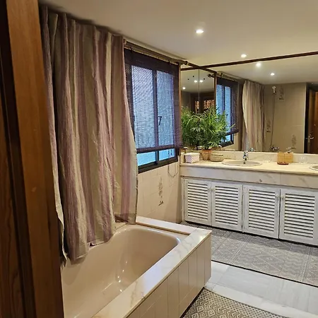 7 Bedrooms Villa Marbella