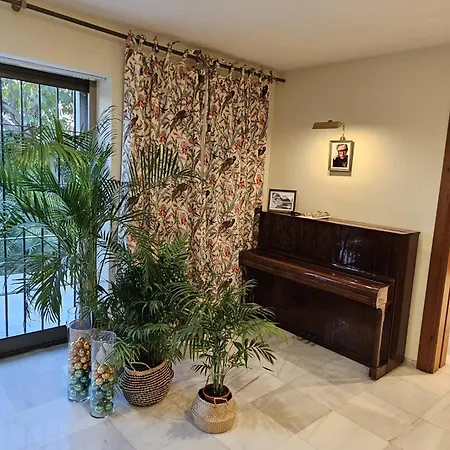 Villa 7 Bedrooms *