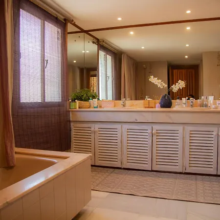 7 Bedrooms Villa Marbella