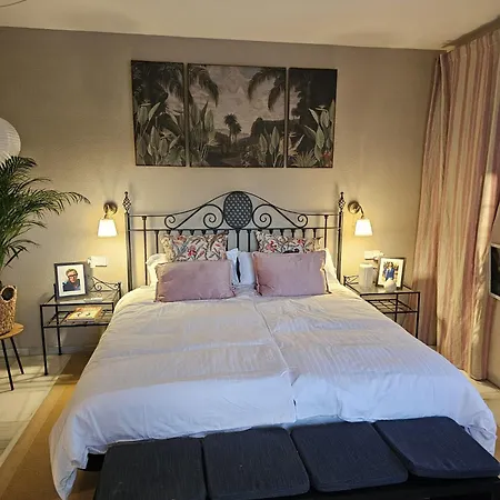 7 Bedrooms Marbella